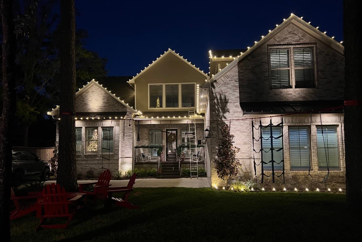 Professional temporary holiday lighting installation